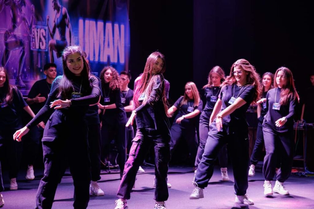 CONCURS REAL VS UMAN