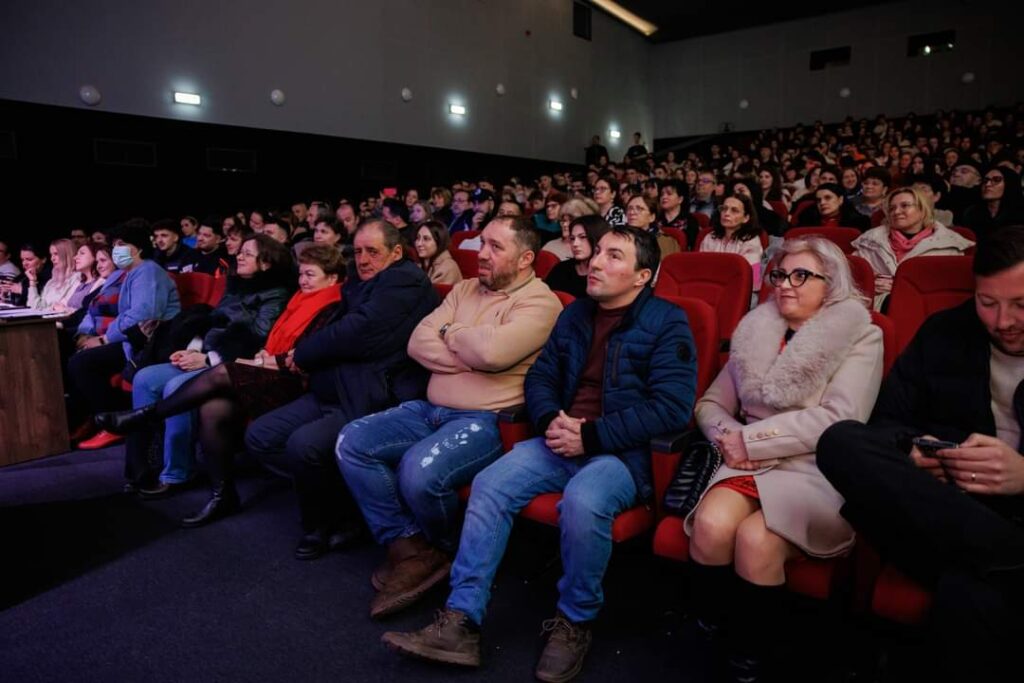 CONCURS REAL VS UMAN